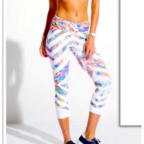 ATHLETA White Colorful Sonar Kaleidoscope Chevron Cropped Leggings Sz M - Picture 2 of 16